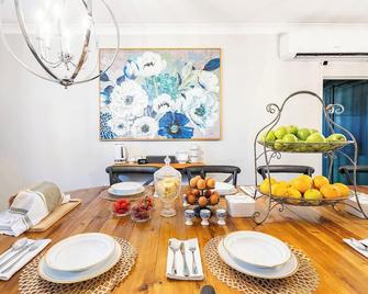 Cypress Bnb - Urangan - Comedor