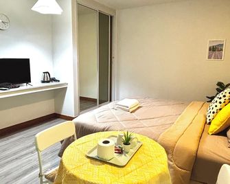 Kina's Place 1-bedroom / 1min walk to Fashion Island with Free Wifi Free parking - Bangkok - Bedroom