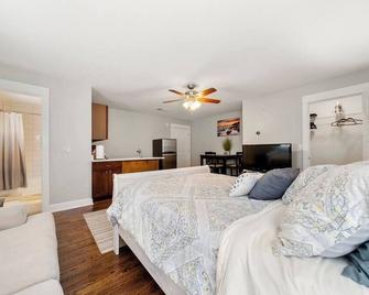 Lovely Cozy Studio in Heart of Atlanta - Atlanta - Sypialnia