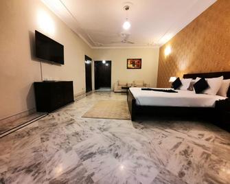 Premier Inn Executive - Islamabad - Bedroom