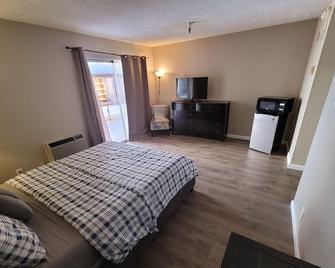 (A17) Lovely Queen Bed Hotel Style - Beverly Hills - Bedroom
