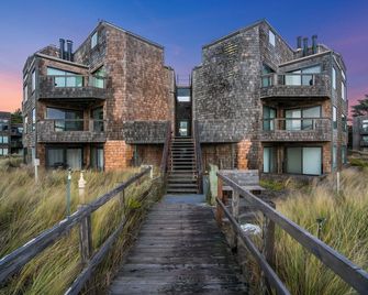 Serene & Modern~ Ocean Front View~ 2 Bd 2 Bth~1st Fully Remodeled - Watsonville - Gebäude