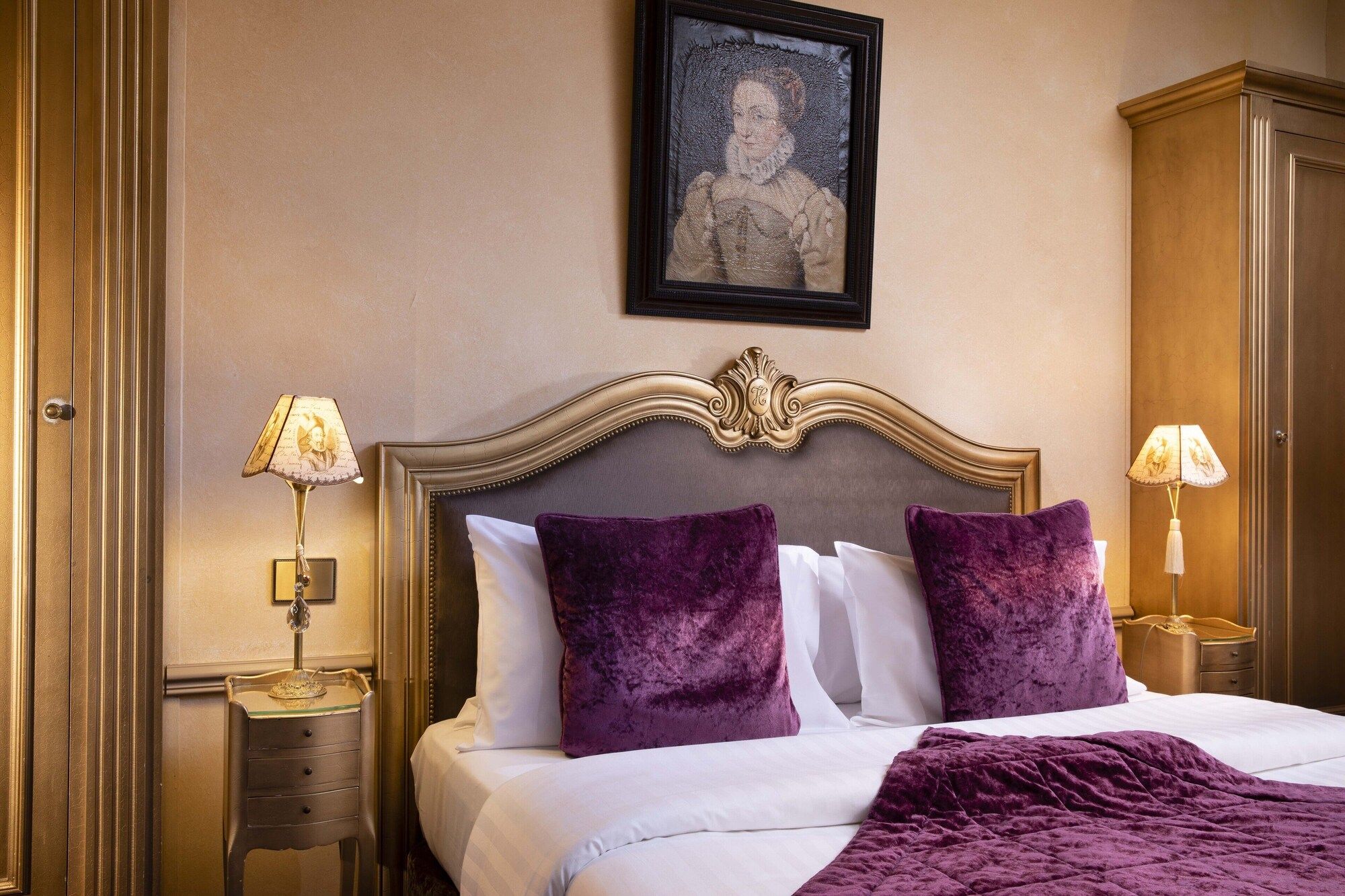 Bedroom view of Hotel Residence Henri IV