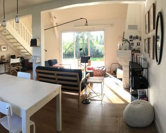 Bright and comfortable house, close to the beach! Ideal for families - Île-aux-Moines - Restaurante