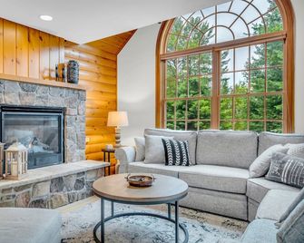 Ursa Major House - Quiet family getaway, minutes from skiing, hiking, biking. - Bethel - Huiskamer