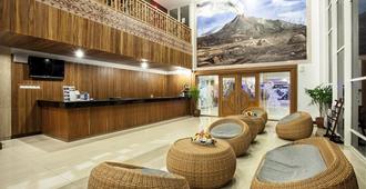 Merapi Merbabu Hotels & Resorts - יוגיאקרטה - דלפק קבלה