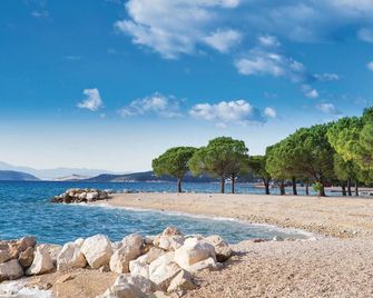 Gorgeous Apartment In Crikvenica - Crikvenica - Playa