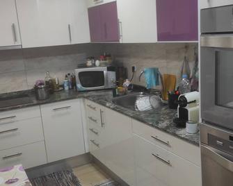 Habitación Totalmente Equipado de Alto Confort en una Casa con Jardín - Barcelona - Cozinha