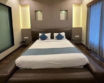 Hotel Sai Miracle - Shirdi - Bedroom