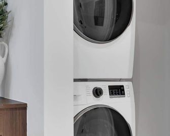 Mercer-1 Bedroom Corner unit-Free parking - Montreal - Laundry facility