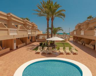 Hotel Rh Casablanca Suites - פניסקולה - בריכה