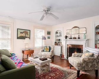 Carole's Place B & B - East Quogue - Sala de estar