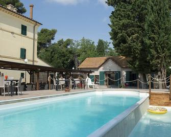 Tenuta Villa Colle Sereno - Montemarciano - Pool