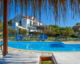 Xi Village - Mantzavinata - Pool