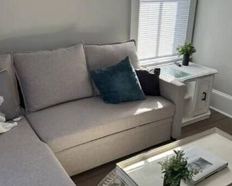 The Red House - Monticello - Living room