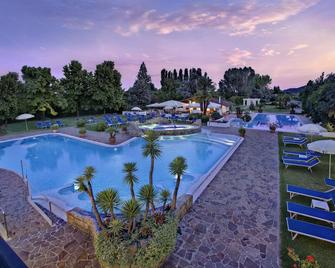 國家溫泉酒店 - 蒙特格羅托泰梅 - 蒙特格羅托泰梅 - 游泳池