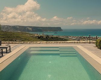 Panorama Lodges - Batroûn - Pool
