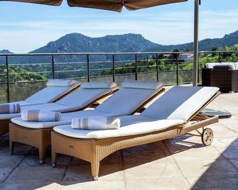 Villa in Les Adrets with Pool & Hill Views - Les Adrets-de-l'Estérel - Balkon