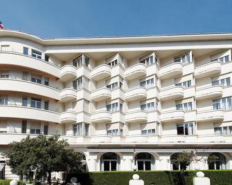 Hôtel Le Grand Pavois - Antibes - Building