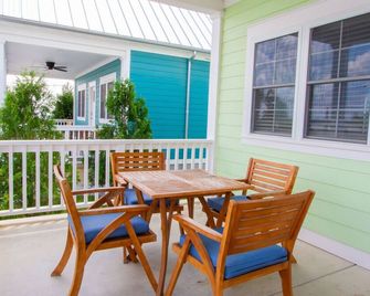 Mystic Breeze - 3 Bed/1 Loft Lakeside Cottage W/ Hot Tub! - セリーナ - バルコニー