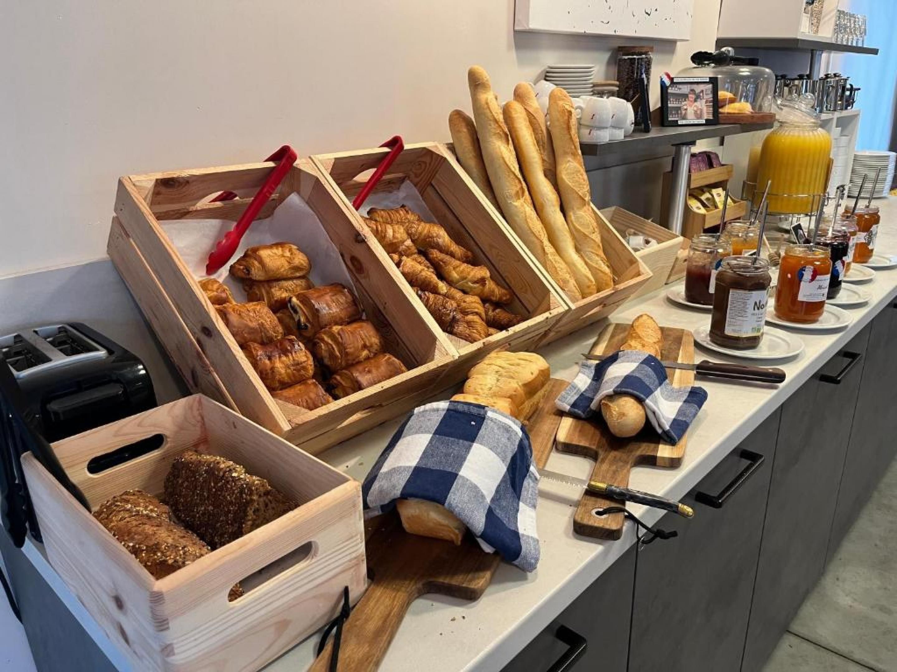 Hotel Caiman - Pierrelatte - Buffet