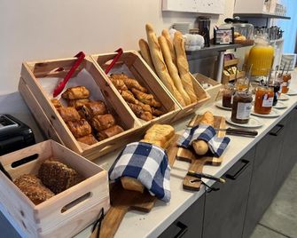 Hotel Caiman - Pierrelatte - Buffet