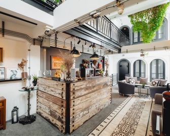 Xinlor House - Phuket Old Town - Phuket City - Front desk