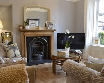 Stunning Period Townhouse with Garden, Walking Distance to Town - Dumfries - Sala de estar