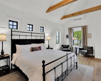 The Scout Boutique Cottages - Sisters - Bedroom