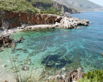 Exclusive villa with private pool in secluded location surrounded by Sicilian olive groves - Caltabellotta
