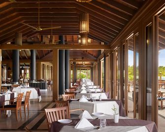 فيلا نوتيكا بارادايس أيلاند ريزورت - لانكانفينولهو - مطعم