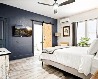 Stylish Studio Oasis Great Comfort #34b - Oklahoma City - Bedroom