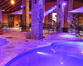 Pousada Villa Das Pedras - פירנופוליס - בריכה