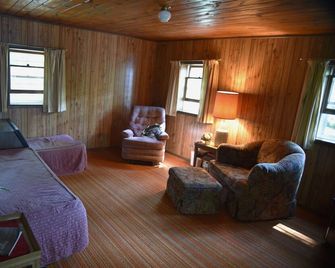 Lakeside 1 Bedroom Cabin, Sleeps 4+ - Райнлендер - Вітальня