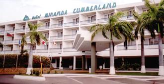 Miranda Cumberland - Coro - Building