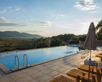 Hotel Lotus Spa&Sport Akyaka - Akyaka - Zwembad