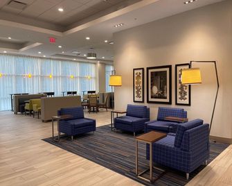 Holiday Inn Express & Suites Lincoln Downtown By IHG - Lincoln - Lounge