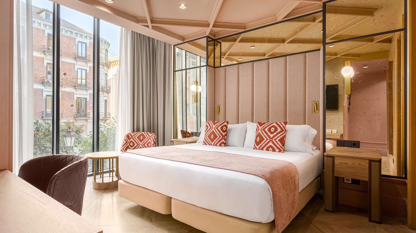 روم مايت ليو، جرانادا