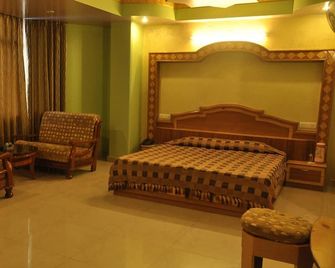 Hotel New Cosmos - Shimla - Schlafzimmer