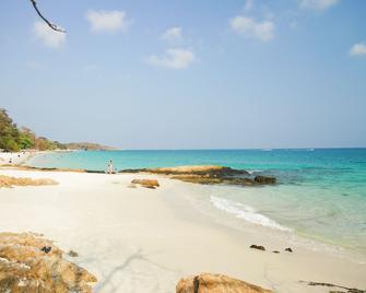 Tok Little Hut - Ko Samet - Strand