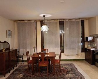 Taylor's 2 Desembarco en La Ciudad Vieja - Montevideo - Dining room