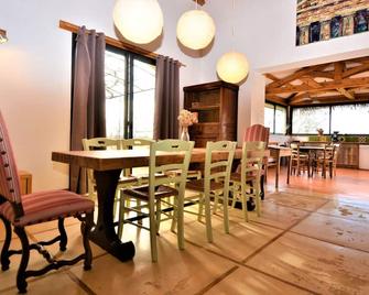 Awesome Home In Méjannes-Le-Clap - Méjannes-le-Clap - Comedor