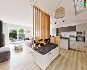 À 250m de la plage - Grande maison pour 8 - Arzon - Living room