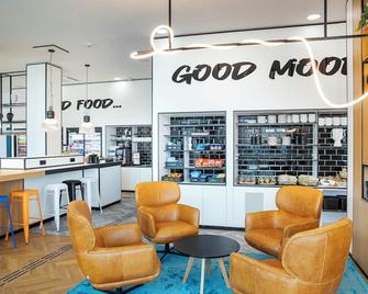 Loginn Hotel Köln Airport - Köln - Lounge