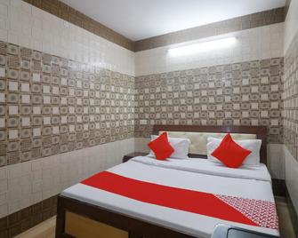 Hotel O Royal Plaza - Rohtak - Bedroom