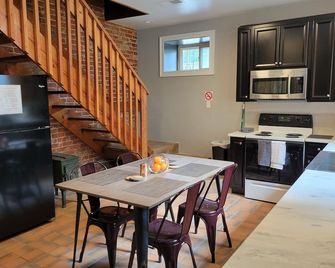 Spacious Industrial split level with a Balcony - Cincinnati - Kitchen