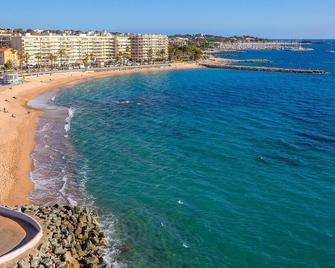 Hotel De Flore - Saint-Raphaël - Beach
