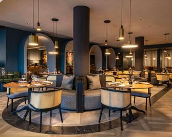 Mövenpick Hotel Windhoek - ווינדהוק - מסעדה