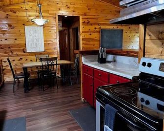 Broken Bow 'starlight Cabin' w/ Private Hot Tub! - Broken Bow - Kitchen