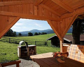 Feriendomizil mit Balkon und traumhaftem Ausblick zum Großen Arber - Lohberg - Innenhof